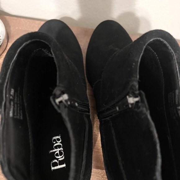 REBA Whispar Ankle Boots, suade leather buckle low heel - Picture 9 of 9